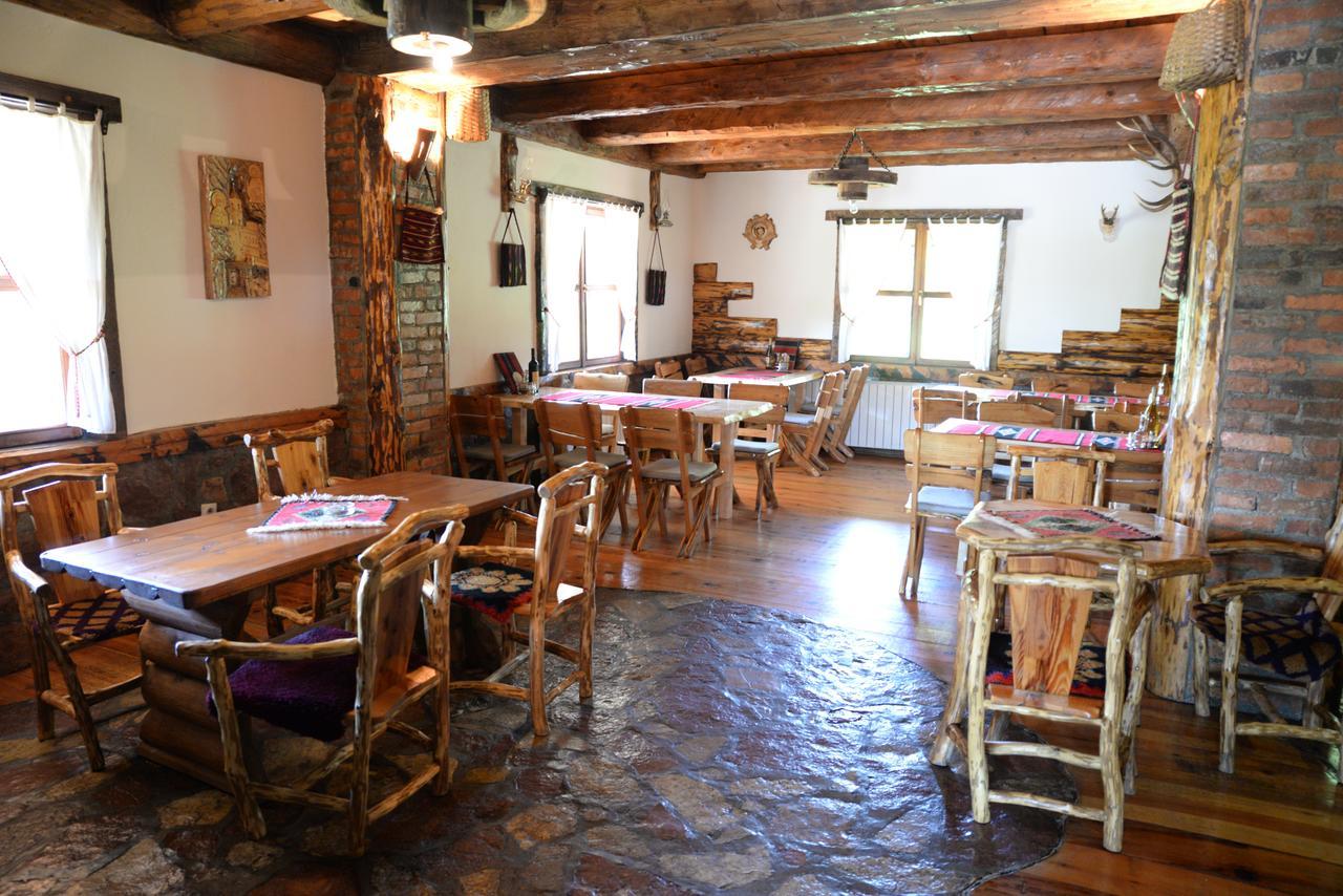 Motel Nacionalni Restoran Ognjiste Koruge Exterior foto